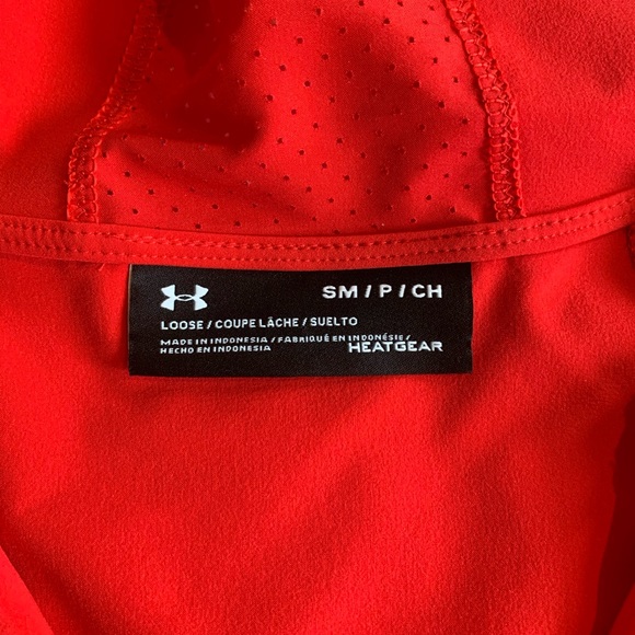 UNDER ARMOUR - red rain jacket - never been worn! - Picture 4 of 6